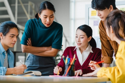 日本に住み、働くエンジニアのイメージ